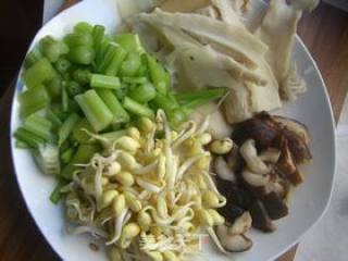绿豆面丸子汤的做法步骤：1
