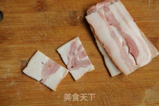 鲍汁培根炒圆白菜的做法步骤：2