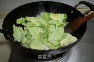 鲍汁培根炒圆白菜的做法步骤：6