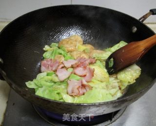 鲍汁培根炒圆白菜的做法步骤：7