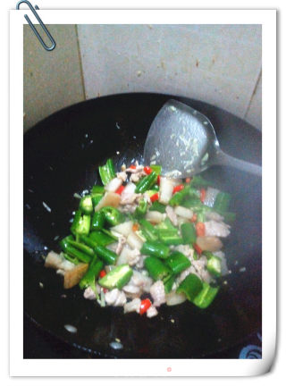 辣椒炒肉片的做法步骤：3