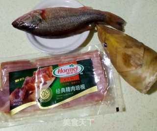 冬笋培根蒸鲈鱼的做法步骤：1