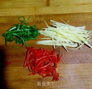 冬笋培根蒸鲈鱼的做法步骤：7