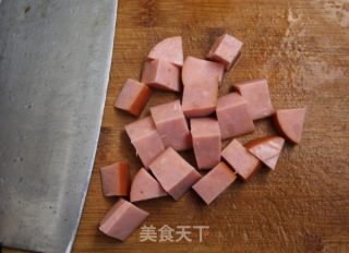 西兰花火腿果仁丁的做法步骤：4