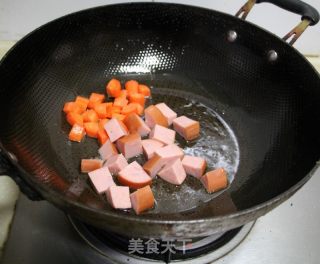 西兰花火腿果仁丁的做法步骤：8