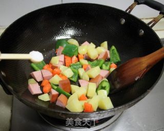 西兰花火腿果仁丁的做法步骤：10