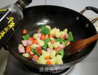 西兰花火腿果仁丁的做法步骤：11