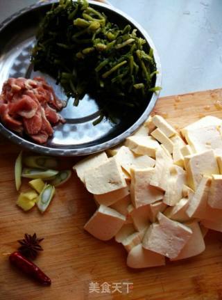 雪里蕻炖豆腐的做法步骤：1