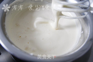 全蛋海绵纸杯蛋糕的做法步骤：2