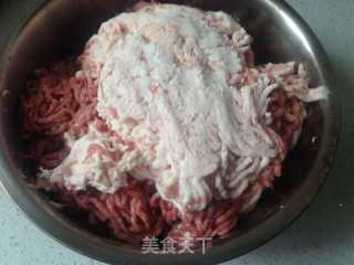 奥尔良火腿肠的做法步骤：1