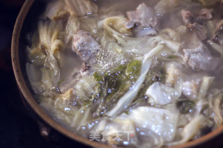白菜干炖排骨汤的做法步骤：3
