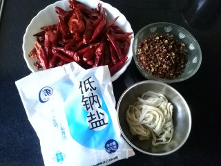 自制川味麻辣香肠的做法步骤：1
