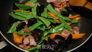 合家欢——经典飘香炒菜培根的做法步骤：10