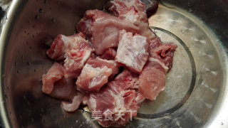 胡萝卜马蹄排骨汤的做法步骤：1