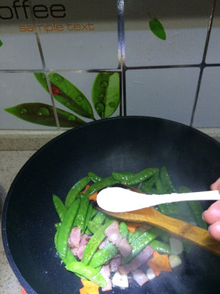 培根炒荷兰豆的做法步骤：4