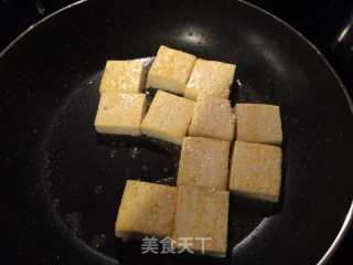 蘑菇炖豆腐的做法步骤：2