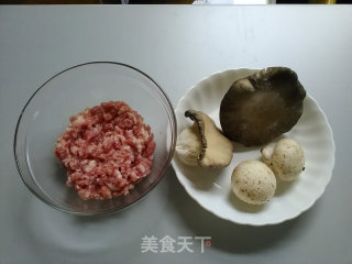 白菜肉丸菌菇烩的做法步骤：1