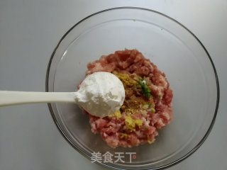 白菜肉丸菌菇烩的做法步骤：3