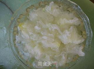冬季去噪圣品——冰糖雪梨炖银耳的做法步骤：1
