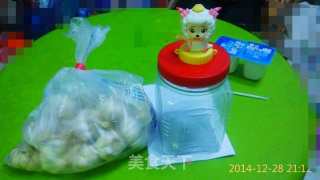 腊八蒜（糖醋蒜）的做法步骤：1