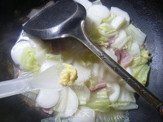 咸肉白菜煮年糕的做法步骤：8