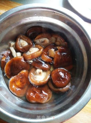 香菇油菜的做法步骤：3