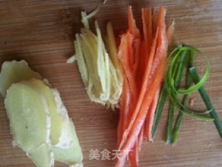 培根蒸鲈鱼的做法步骤：2