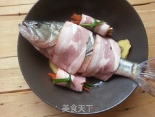 培根蒸鲈鱼的做法步骤：6