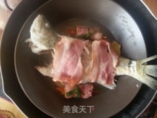 培根蒸鲈鱼的做法步骤：7