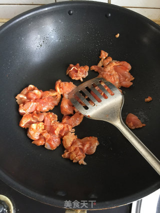 奥尔良烤鸡腿肉披萨的做法步骤：2