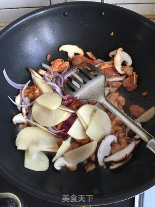 奥尔良烤鸡腿肉披萨的做法步骤：4