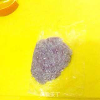 虾仁紫薯饭团的做法步骤：3
