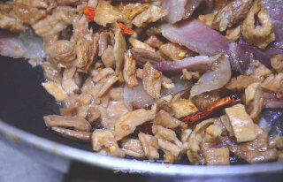 山哥来了系列美食：萝卜干炒腊肉的做法步骤：5