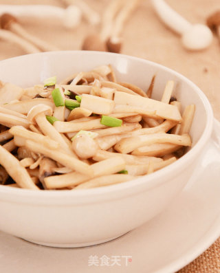 山哥来了美食课堂：茶油焖杂菌的做法步骤：6