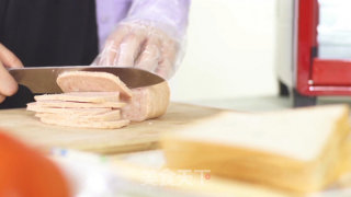 好吃到没朋友的全麦吐司汉堡的做法步骤：1