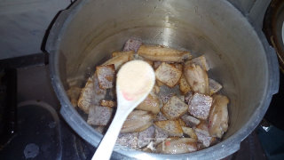 香芋焗扣鸡中翅的做法步骤：8