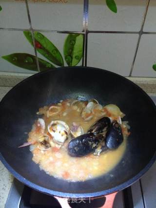 西班牙海鲜烩饭的做法步骤：4