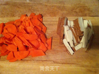 香干青蒜炒胡萝卜的做法步骤：1