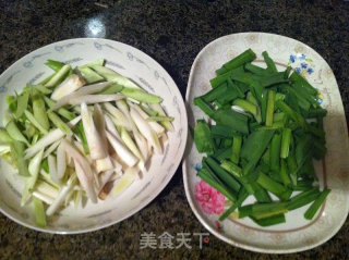 香干青蒜炒胡萝卜的做法步骤：2