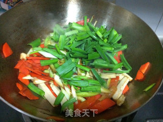香干青蒜炒胡萝卜的做法步骤：7