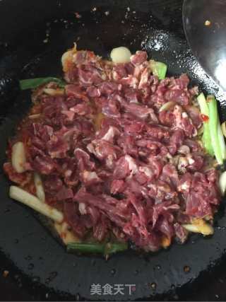 芋头炒牛肉的做法步骤：5