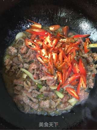芋头炒牛肉的做法步骤：7