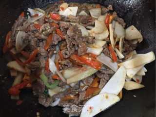 芋头炒牛肉的做法步骤：10