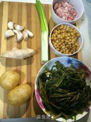 肉末黄豆炒雪里蕻的做法步骤：1