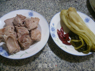 腌白菜煮排骨的做法步骤：1