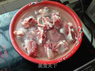 排骨春菜煲的做法步骤：1