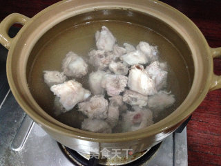 排骨春菜煲的做法步骤：3