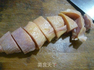 黑木耳煮腊鸡腿的做法步骤：2