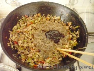 茄子青椒包的做法步骤：7