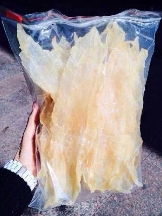 牛奶炖花胶（鱼胶）的做法步骤：2